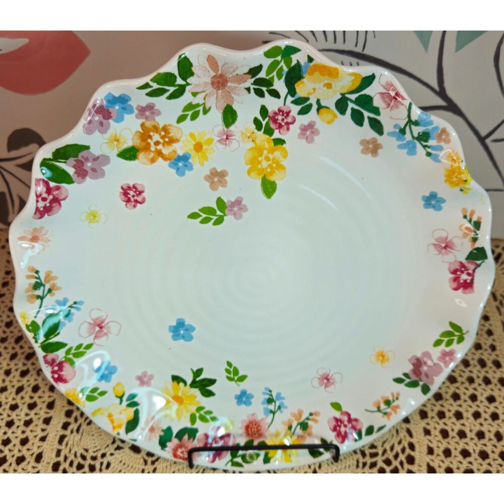 NWT Set of 4 Beautiful Floral Pattern Ruffled Dinner Plates by The Spring Shop